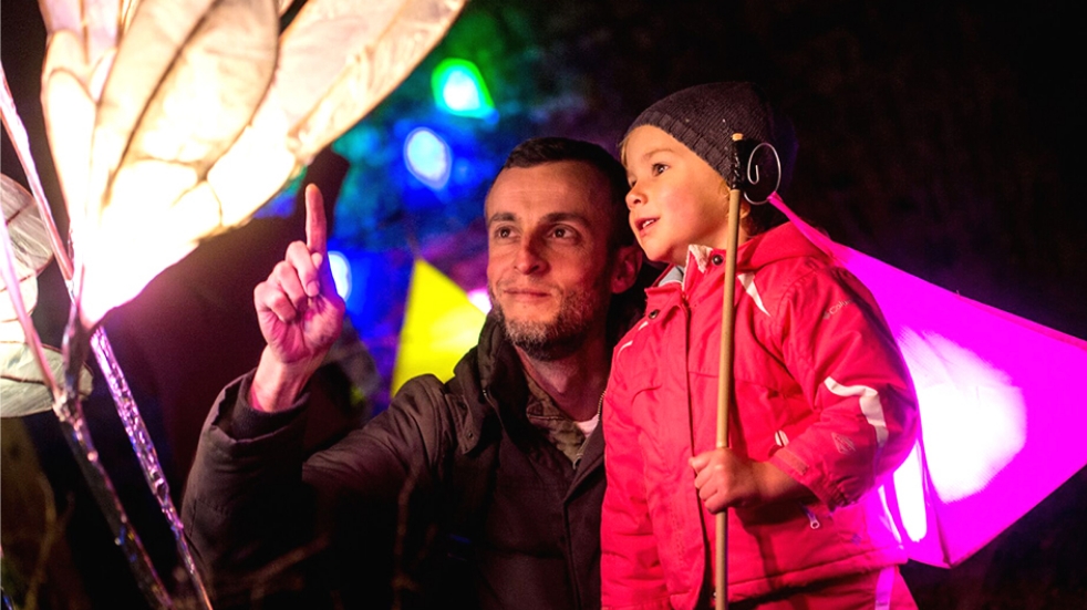 Father and child looking at the lanterns